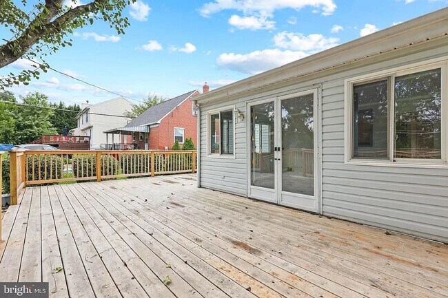 Building Photo - Picture-Perfect 2 Bedroom Home!