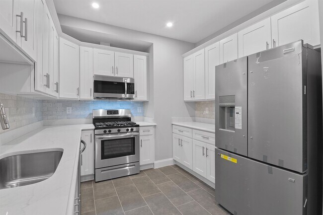 Building Photo - 311-315-315 West Side Ave