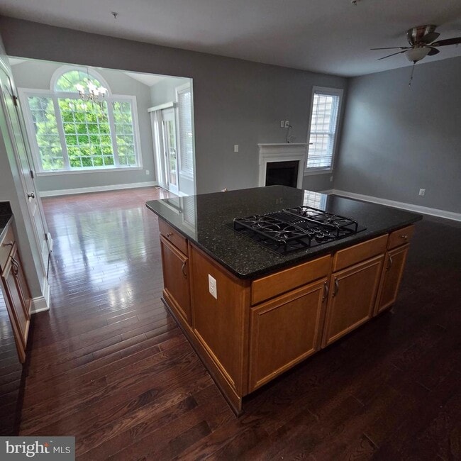 Building Photo - 4121 Chariot Way