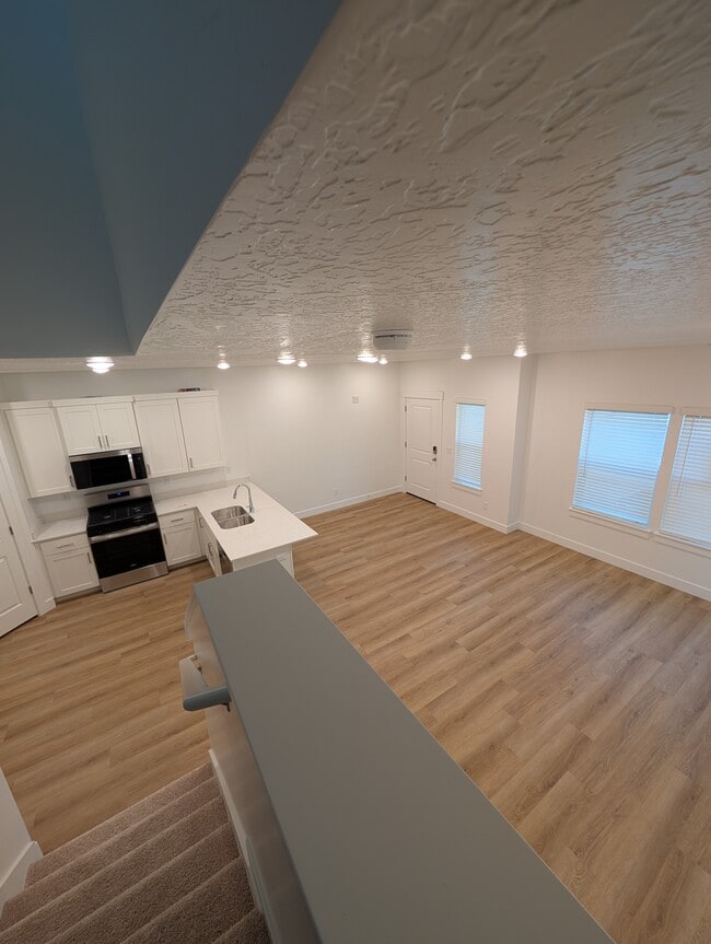 Building Photo - 258 W 925 N