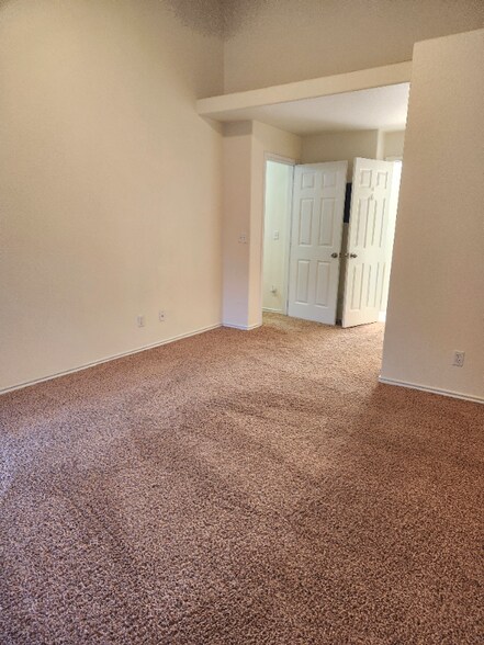 Building Photo - 4008 Riviera Grove