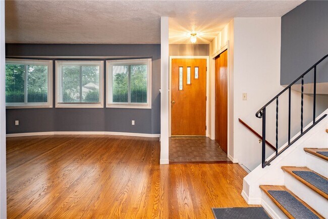 Primary Photo - 36 Brendan Cir