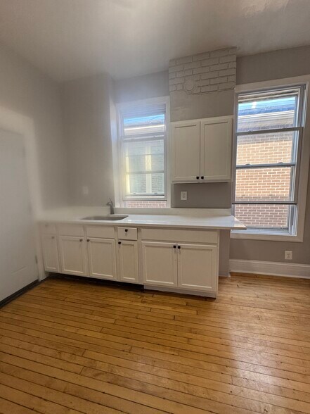 Building Photo - 3353 S Emerald Ave