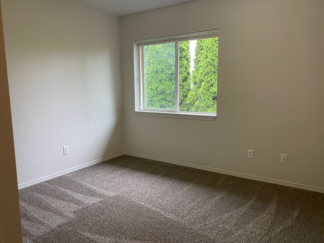 Building Photo - 10420 NE Glisan St