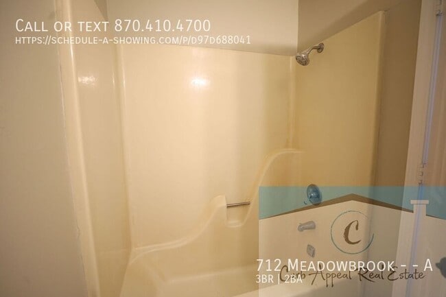 Building Photo - 712 Meadowbrook St