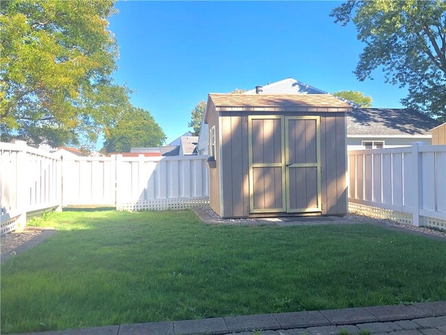 Building Photo - 104 Norwich Dr
