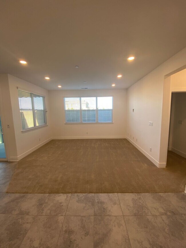 Building Photo - Single Story Home in Whitney Ranch with Ow...