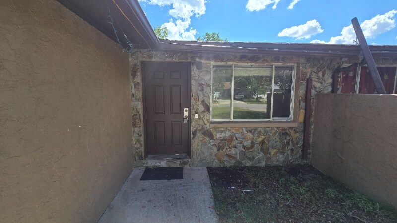 Building Photo - 825 Bradley Cir