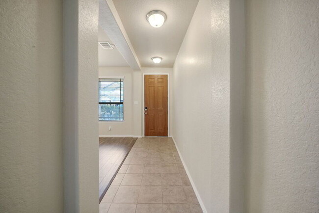 Building Photo - 2507 Skybound
