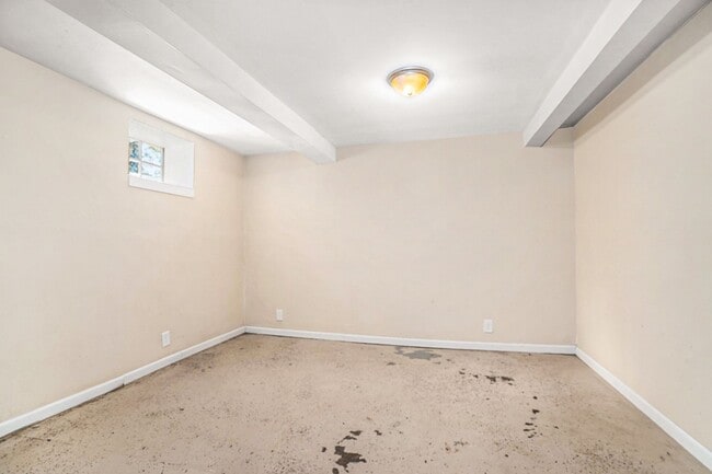 Building Photo - $1350 Eastwood 2-Bed/1-Bath Ranch, Basement, Large, Fenced yard - Ask about our no security depos...