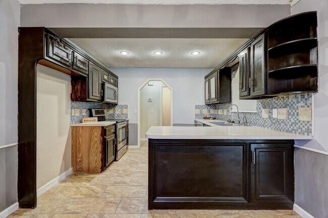 Building Photo - 3 Bed 2 Bath in OKC!