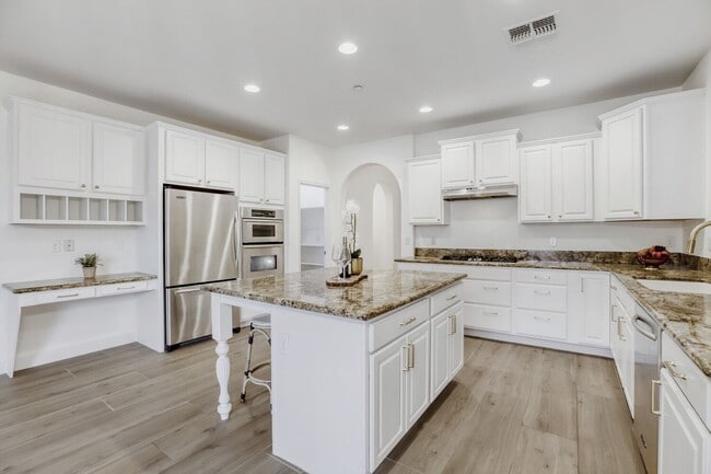 Building Photo - 800 W Howe St