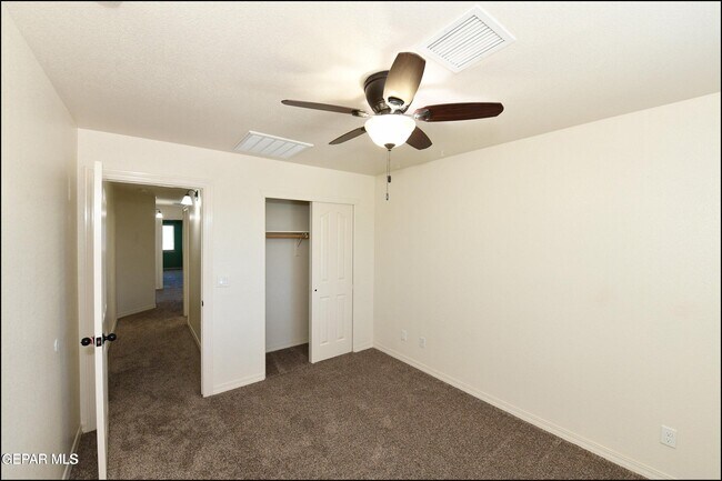 Building Photo - 14309 S Cave Ave
