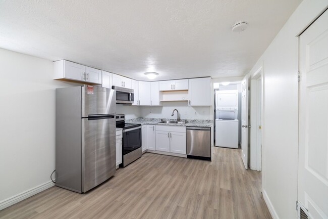 Building Photo - 174 7th St