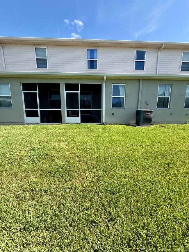 Building Photo - 5282 Neil Dr