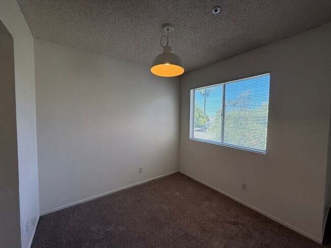 Building Photo - Centrally Located Las Palmas Upstairs Cond...