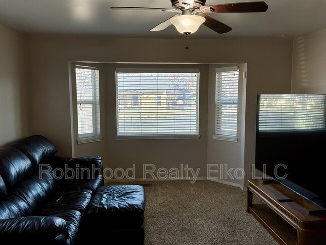 Building Photo - 385 Fir St