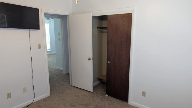 Building Photo - 503 Westwood Dr