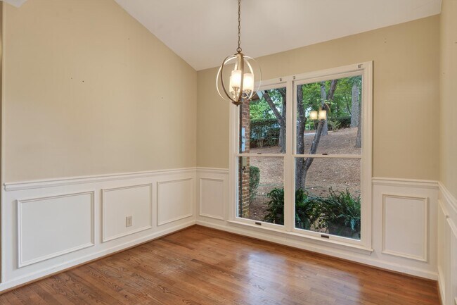 Building Photo - 1050 Cupp Ln