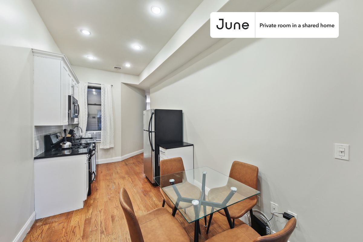 Building Photo - Private bedroom in 4 bed/1 bath Home