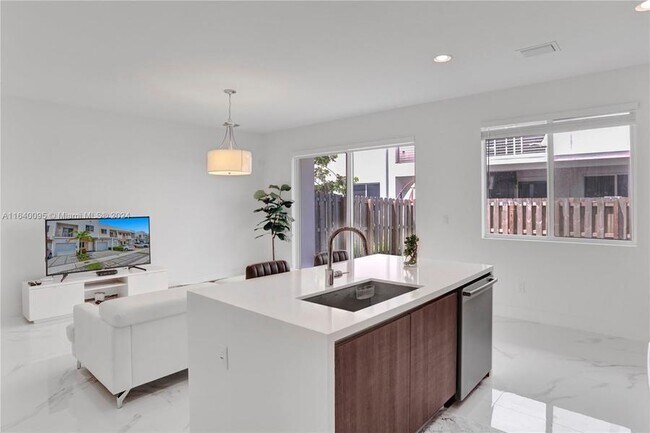 Building Photo - 10271 NW 72nd St