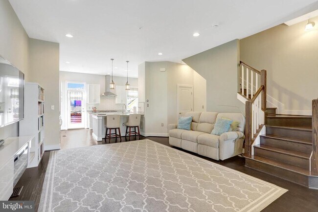 Building Photo - 2004 Potomac Ave