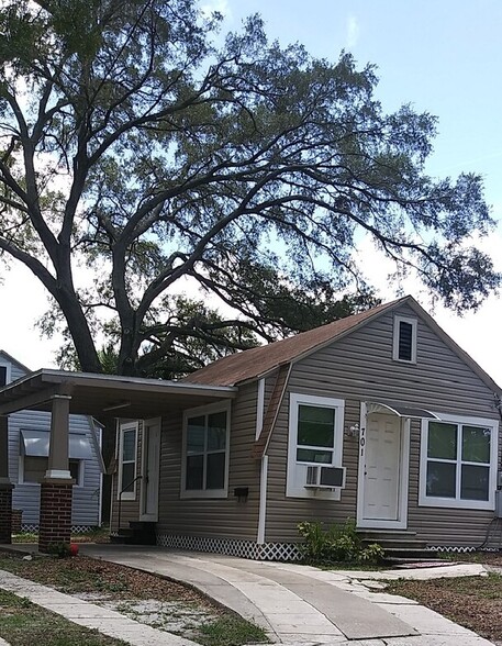 Building Photo - 701 E Hanlon St