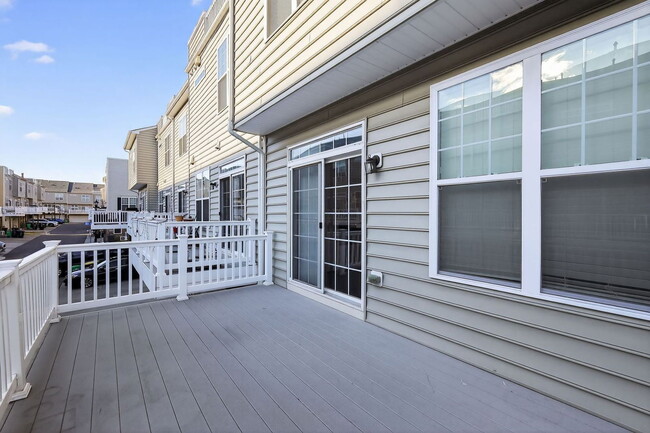 Building Photo - 9908 Wood Edge Wy