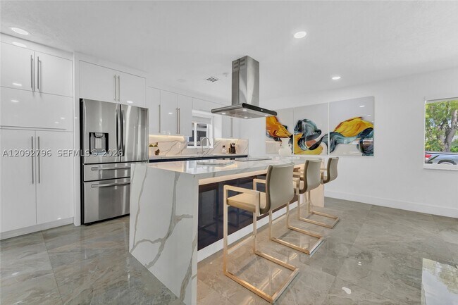 Building Photo - 9530 Jamaica Dr