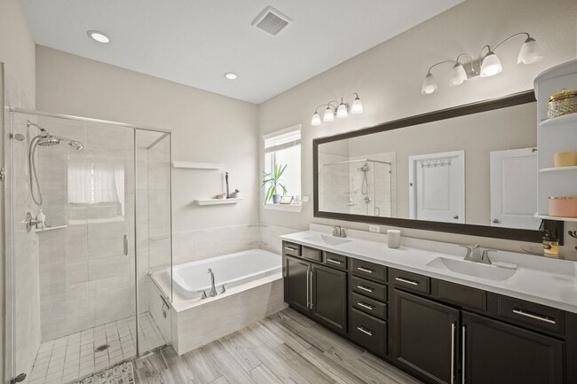 Building Photo - 6002 Daggerwing Wy