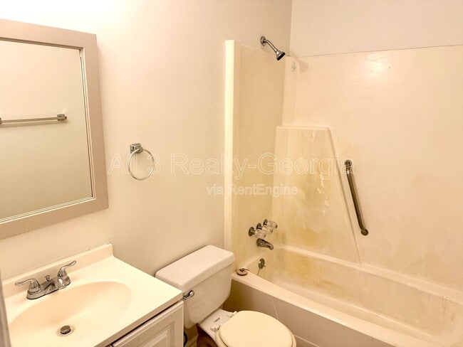 Building Photo - 470 S Jeff Davis Dr