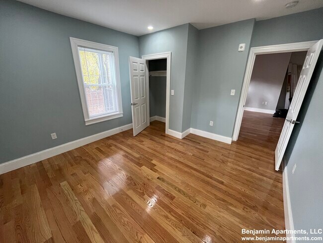 Building Photo - 372 Oxford St