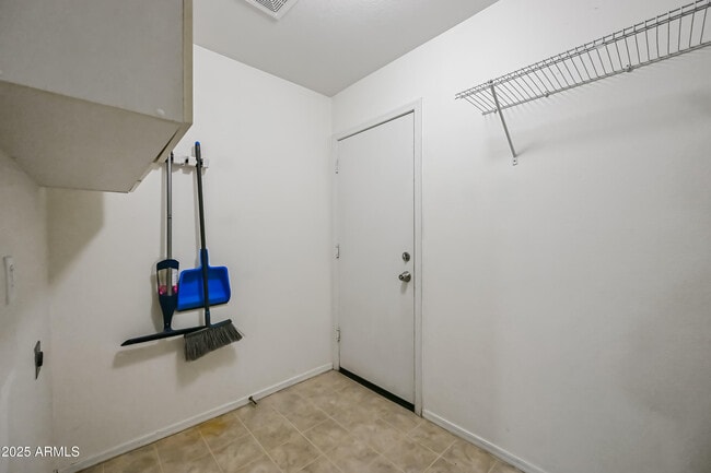 Building Photo - 3057 W Lucia Dr