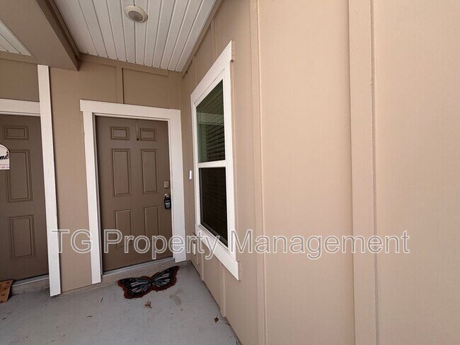 Building Photo - 9015 Gifford Dr