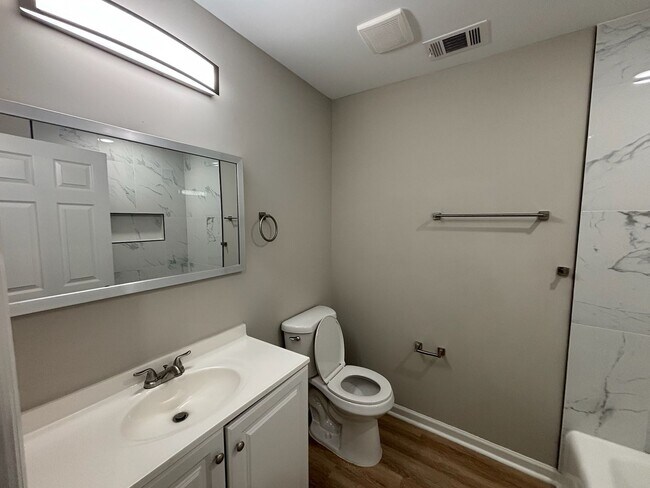 Building Photo - Home You’ll Love Coming Home To