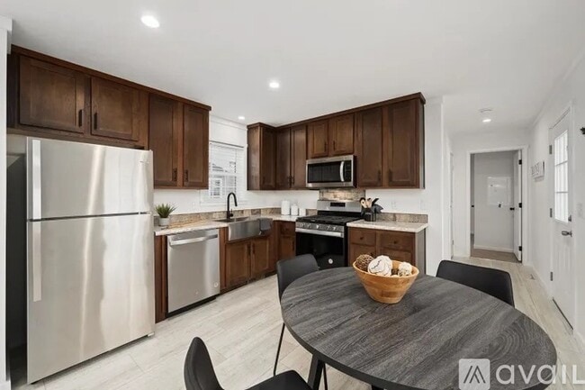 Building Photo - 786 NY-221