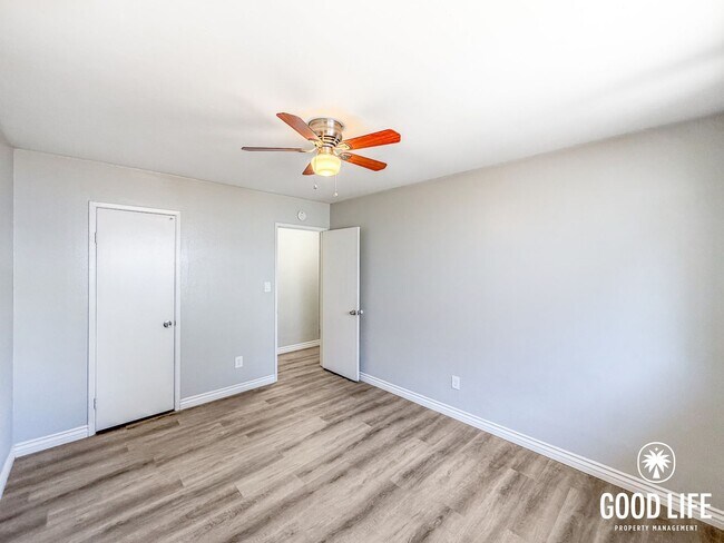 Building Photo - 3BD/1BA Home in Lakeside with In-Unit Laundry & Built-In Closets