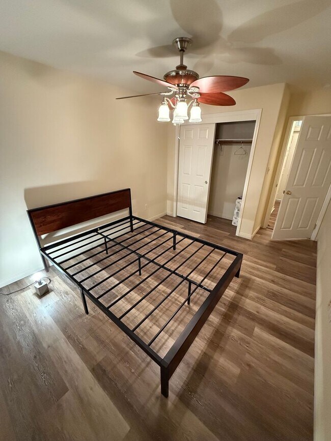 Building Photo - Beautifully Maintained 3-Bedroom Plus Offi...