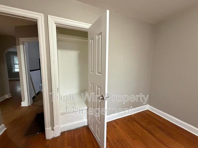 Building Photo - 2527 Switzer Ave