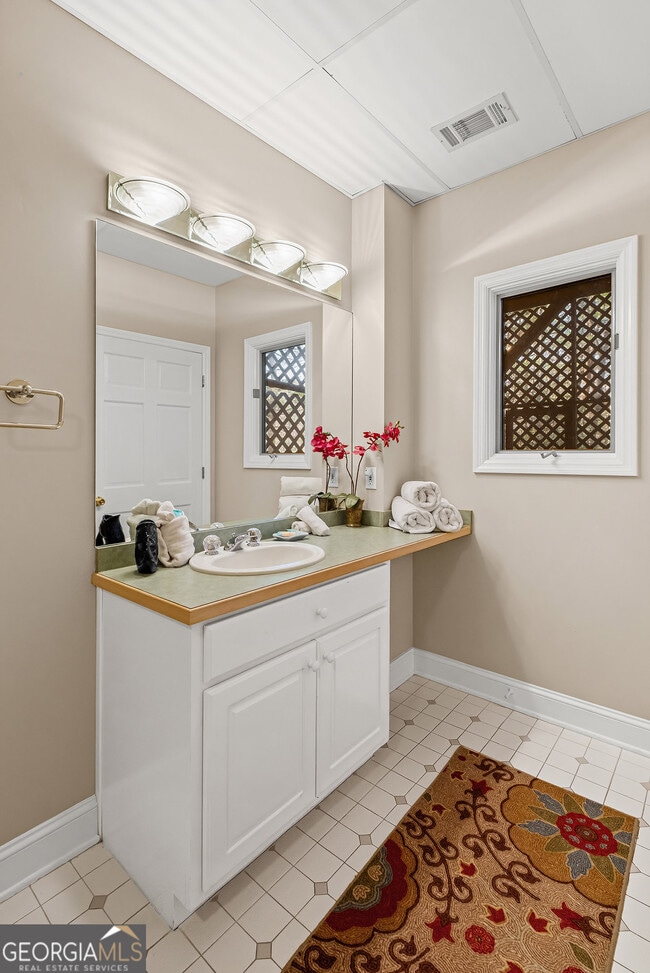 Building Photo - 339 Willow Dr