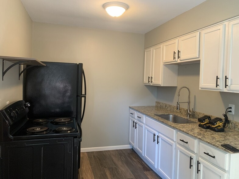 Building Photo - 10614 McPherson St