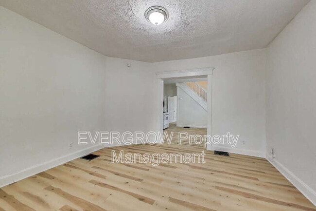 Building Photo - 413 N Oxford St