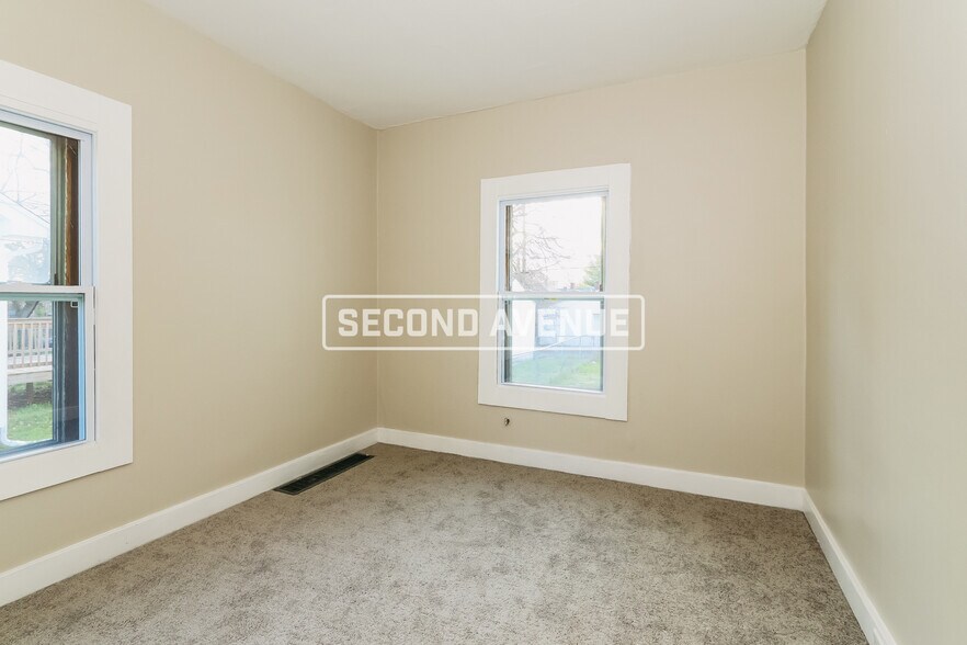 Building Photo - 302 Cecil Ave