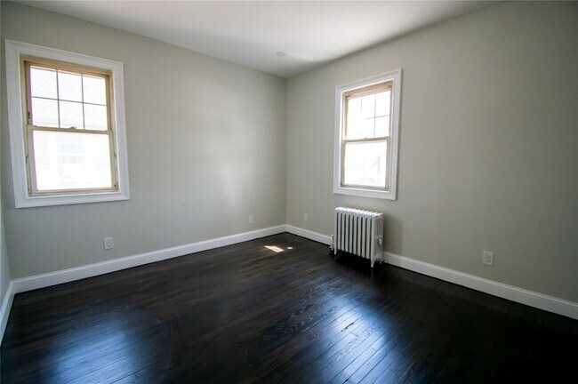 Building Photo - 840 Seaman Ave
