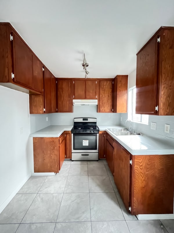 Building Photo - 322 Laveta Terrace