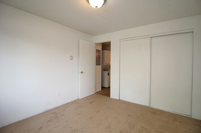 Building Photo - 2020-2020 NW Earl Ct