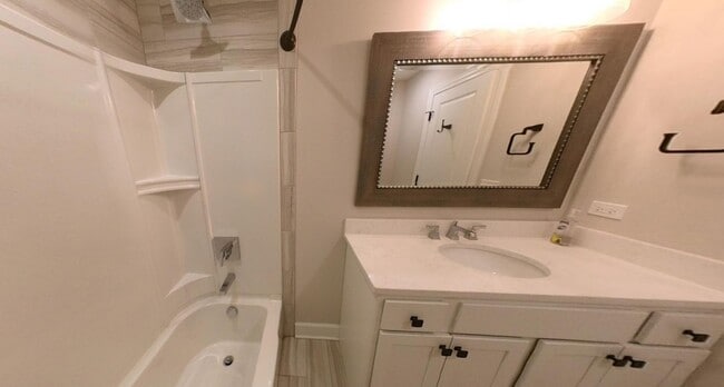 Building Photo - 10725 Clock Tower Dr