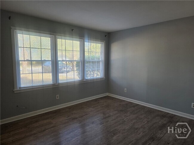 Building Photo - 213 Westwood Dr