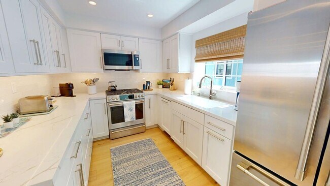 Building Photo - BRAND NEW CONDO | EV Charging