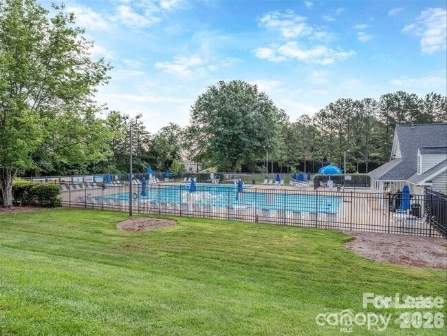 Building Photo - 8715 Parkchester Dr